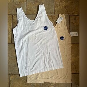 2 Nine West Tank Top